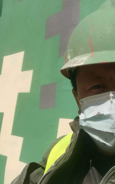 图木舒克迷彩漆未完全固化；